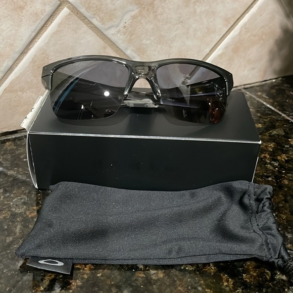 Brand New Oakley 63mm Rectangle
Thinklink Sunglasses - Picture 7 of 7